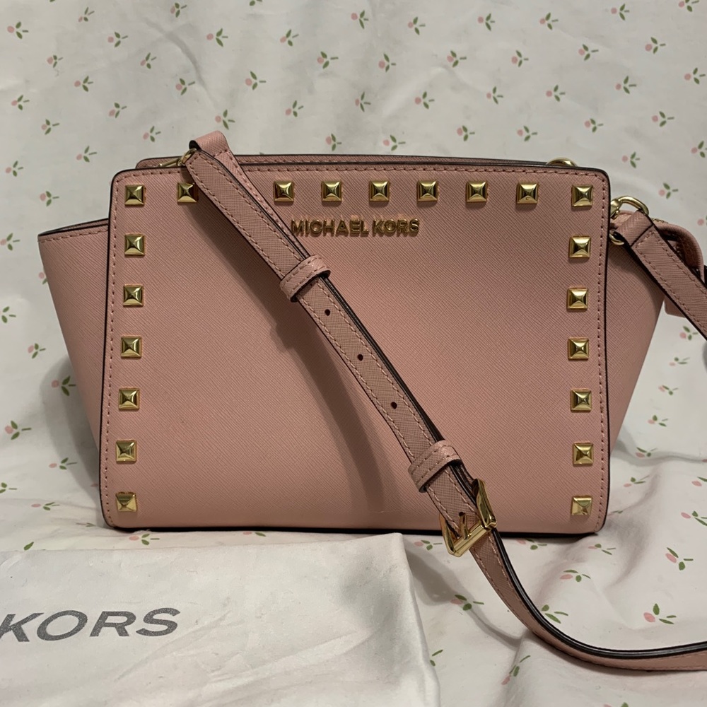 MK Selma Stud Medium Messenger